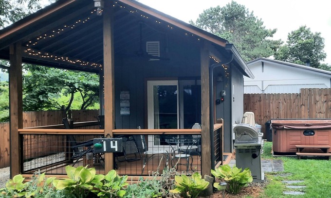 Asheville Cabin | Weekender Cabin - 3 Miles from Downton Asheville