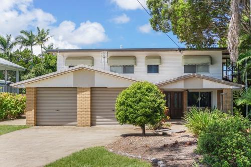 Tin Can Bay House | Welcome to BAY 13