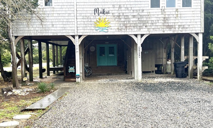 Avon House | Welcome to Makai Sunrise, a cottage by the beach and a 30 second walk to shore!