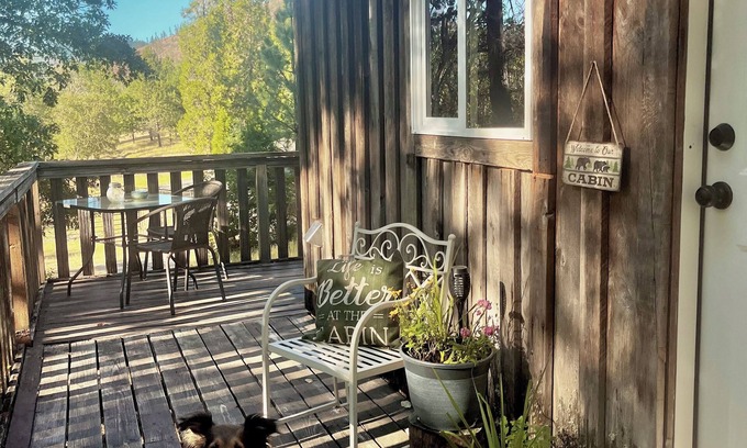 Grants Pass Apartment | Welcome to Mountain Greens Cabin