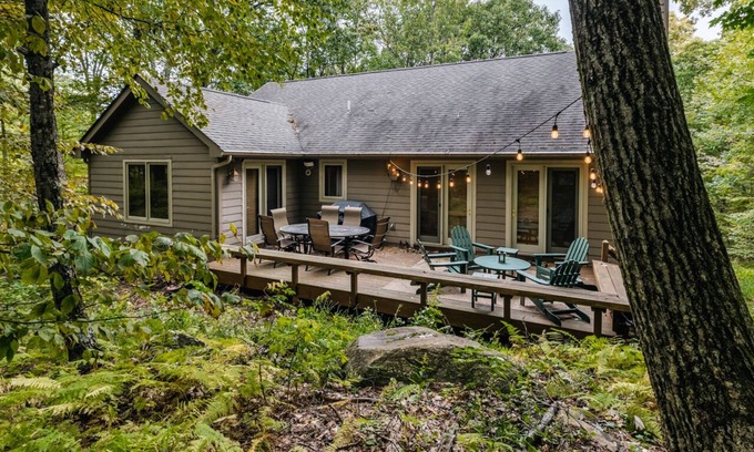 Chestnut Springs House | Welcome to our stunning 3-bedroom, 2-bathroom house nestled in the heart of Wintergreen, Virginia.