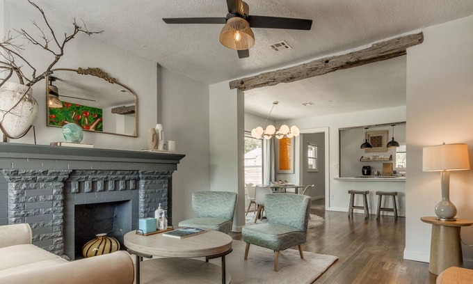 Miller House | Welcome to our charming and inviting modern retreat located in the heart of Oklahoma City