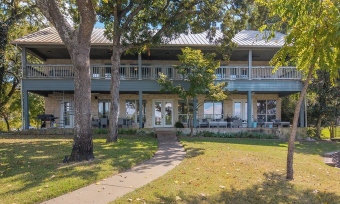 Enchanted Oaks House | Welcome to Sunset Point! Lakefront home for the family vacation of a lifetime!