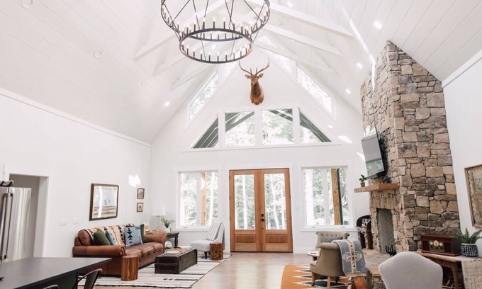 Saint Andrews House | Welcome to the Doc Holiday. Located in the Gorgeous Clifftops of Monteagle, TN.