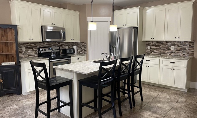 American Fork House | Welcome to The Honey Hive! Spacious, clean, private 2 bedroom basement apartment