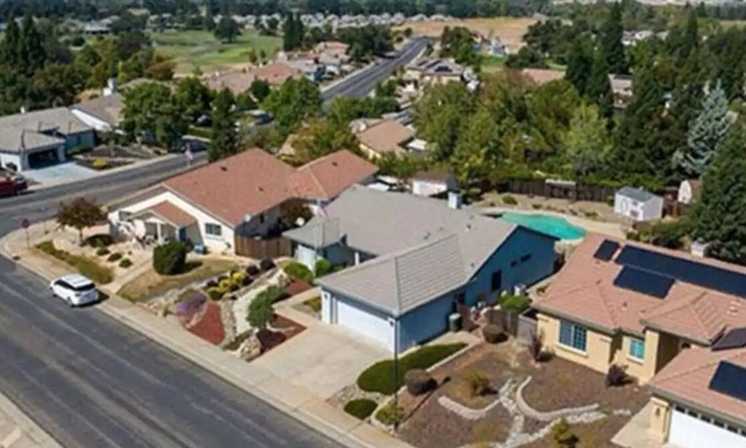 Ione House | Welcome to the Large House