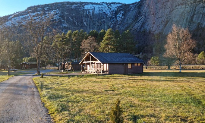 Valle Municipality House | Welcome to this great cottage in a beautiful setting with mountain views.
