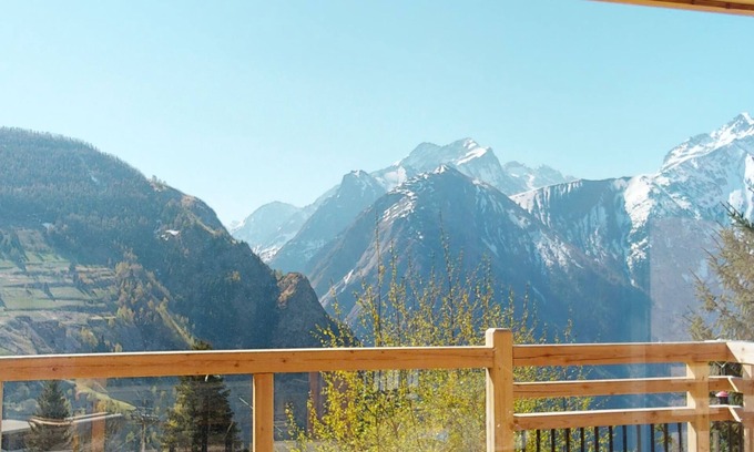 Les Deux Alpes Ski Chalet | Welcome to White Combs Mountain Lodge , 5 stars, spa, close to lifts and village