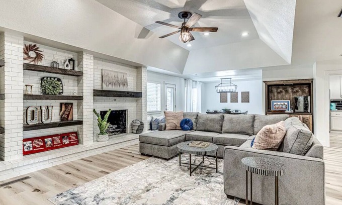 Norman House | Welcome to your home-away-from home in the heart of Norman, OK!