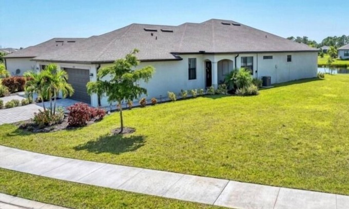 Port Charlotte Villa | Welcome to your ultimate Florida escape!