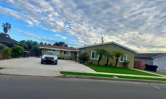 Southwest Anaheim House | Welcoming 2-bedroom Brand New Unit B with AC in Anaheim, 5 Mins to Disneyland