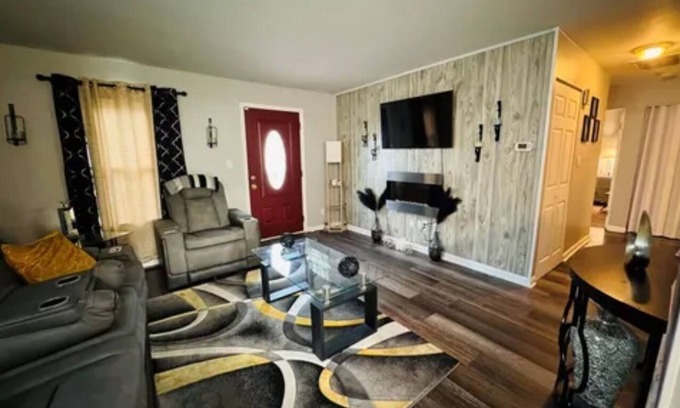 Groesbeck House | Welcoming 3-bedroom house with AC in Cincinnati