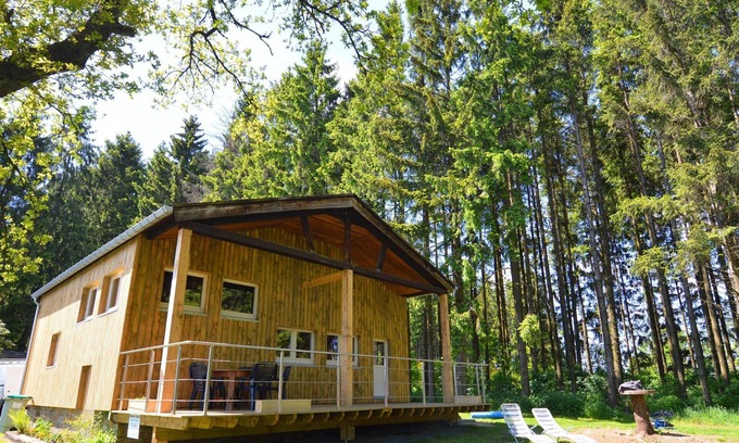Hatrival Cottage | Welcoming Cottage in Hatrival with Terrace, Garden and BBQ