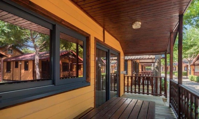 Blanes Ski Chalet | Well kept bungalow with veranda in Blanes