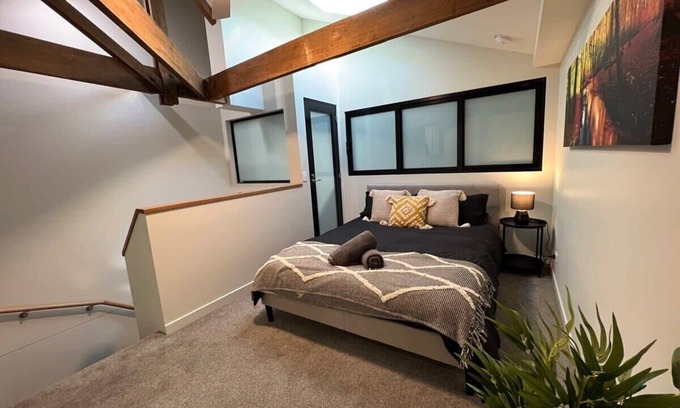 Devonport Apartment | Well located Apt with Loft Bedroom & Aircon