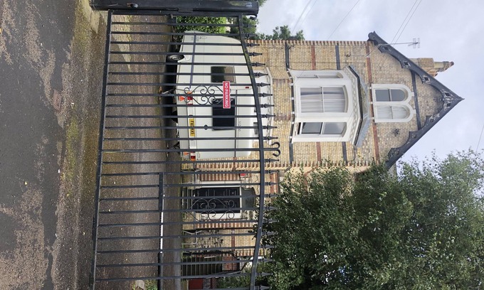 Newport Apartment | Well located, City Budget Studio Apartment Ideal for business visitors to area