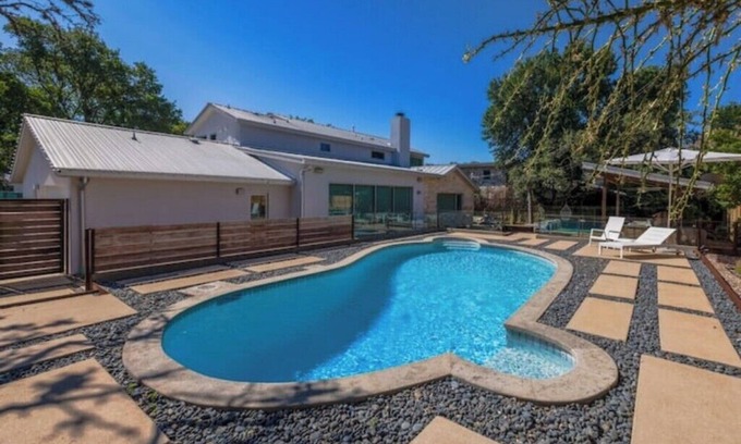 West Lake Hills House | Wellness Lux Oasis 4BR-Pool/Sauna/Cold Plunge in Westlake-min drive to DT Austin