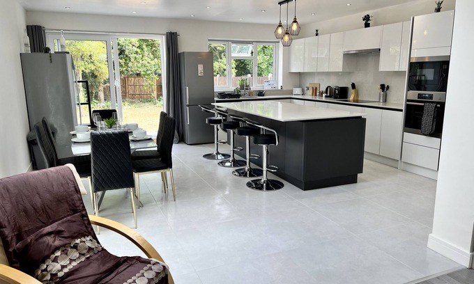 Stonebridge House | Wembley Stadium 5* Brand New House sleeps 14