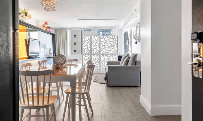 West Avenue Apartment | West Ave Vibe Suite, 2 Bed, Pool & Gym Access