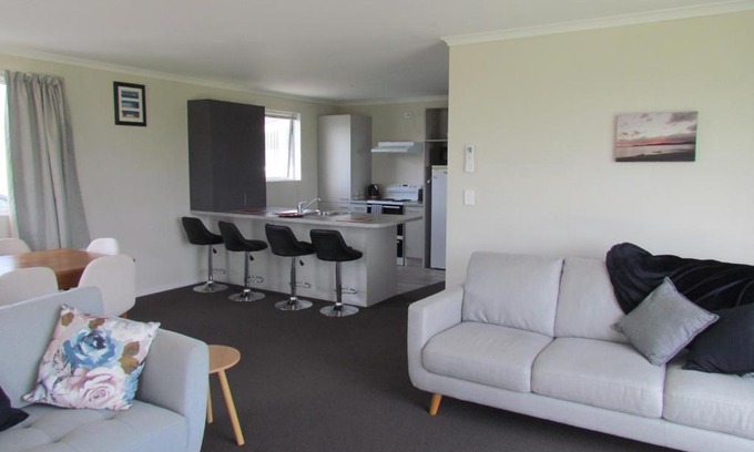 Te Kopuru House | West Coast Wonder 4 Minutes Drive to Glinks Gully