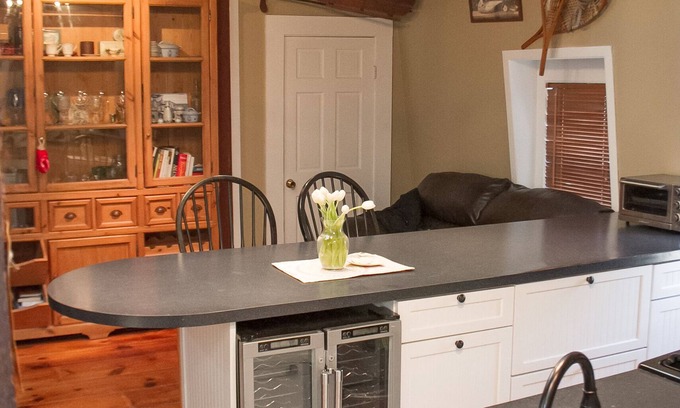 Parkside Apartment | West End Apartment next to Longfellow Boutique Hotel