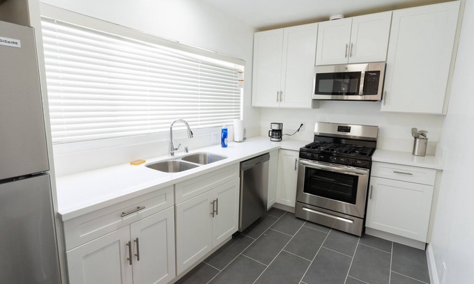 West Hollywood Condo | West Hollywood Condo near Melrose and Cedar-Sinai