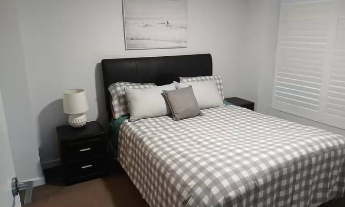West Lakes House | West Lakes Luxury 3 Bedrooms 2 Bathrooms.