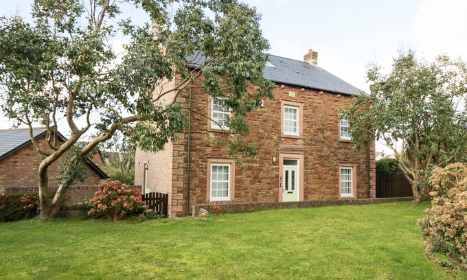 St Bees Cottage | WEST LAKES RETREAT, pet friendly, country holiday cottage in St Bees