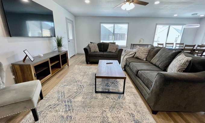 North by Northwest House | West Texas Retreat - 3BR 2BA - New Construction