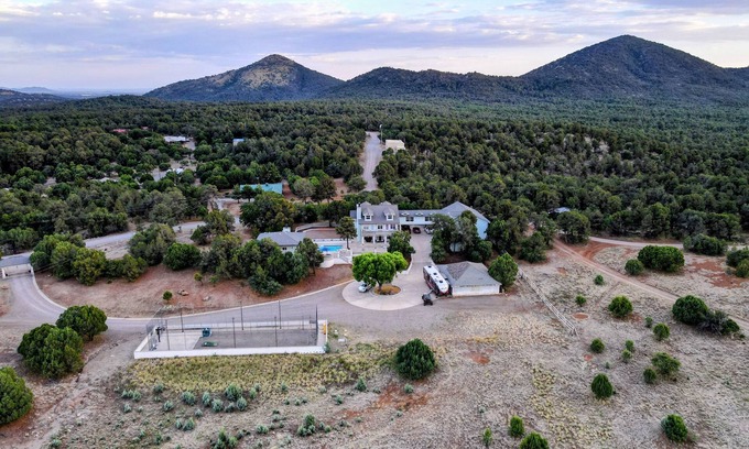 Tyrone House | West Wing of Exquisite Mountain Estate with Pool [West Wing]