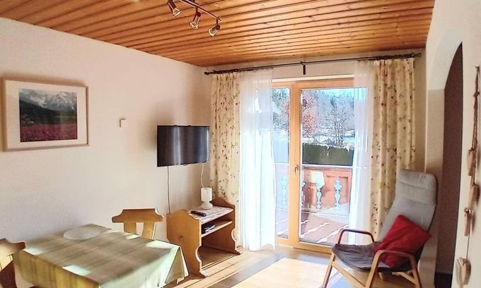 Kruen Apartment | "Wetterstein Alm" apartment/living/bedroom/shower, WC - Neuner, Almenhof