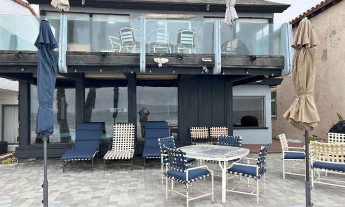 Capistrano Beach Apartment | Whale Rock House (Beach Front, Downstairs)