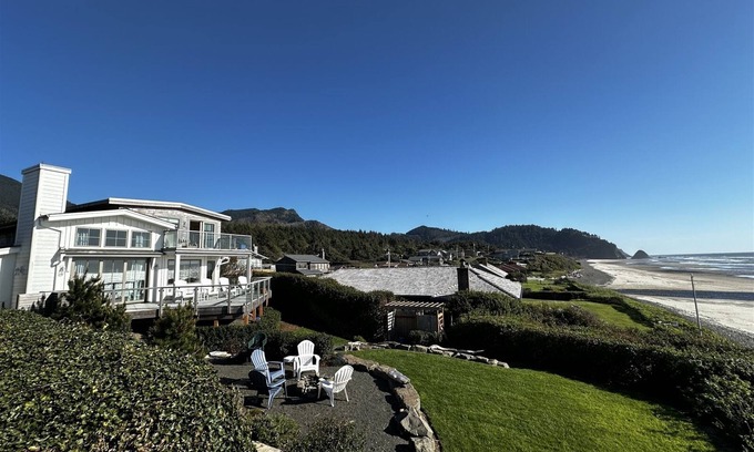 Arch Cape House | Whaletopia - Pelicans, Whales, Waves, and Starry Nights!