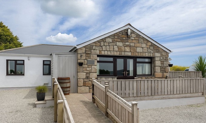 Helston House | Wheal Frances - a lodge that sleeps 8 guests in 4 bedrooms