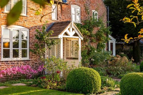 Beeston House | Wheelwrights Cottage
