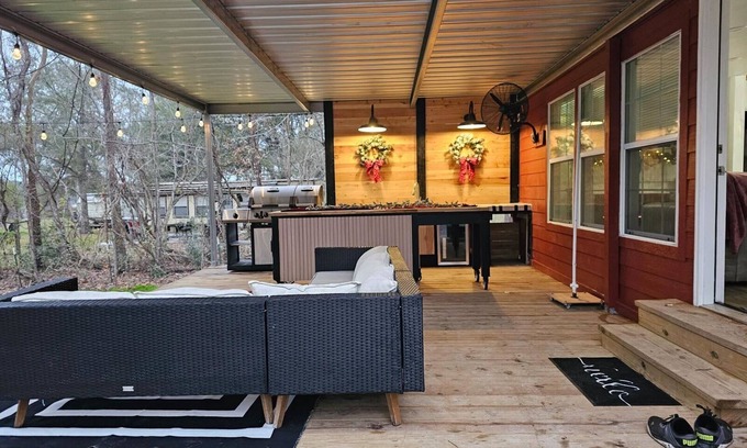 Lottie House | Whiskey Bay Hideaway Your Riverside Escape