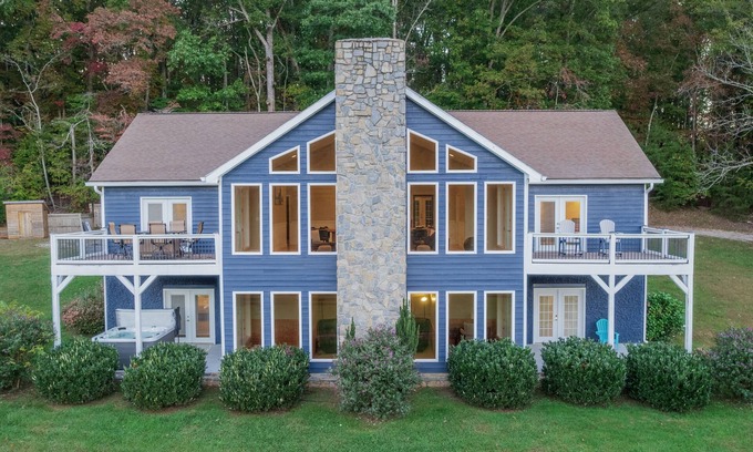 Candler House | Whiskey Way Inn - Amazing Amenities w/Hot Tub/Game Room/Privacy/Views -yet close to it all!