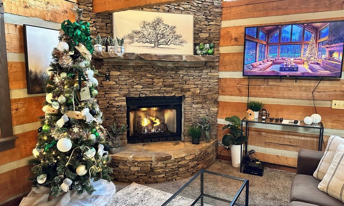 Townsend Cabin | Whispering Pines - Enclosed Hot Tub/Gas Fireplace/Secluded/Sleeps 5