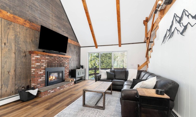 North Conway Ski Chalet | White Cap Cabin-Dog Friendly Chalet in N. Conway!