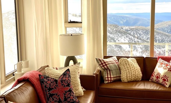 Hotham Heights House | White Crystal 213- ski-in ski-out