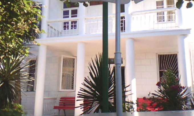 Makhinjauri House | White Guest House