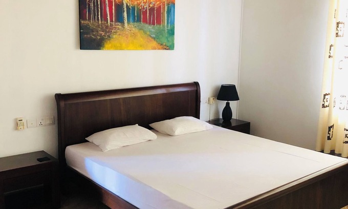 Hendala Villa | White house 10 mins to beach 15mins to airport 15 mins to Colombo