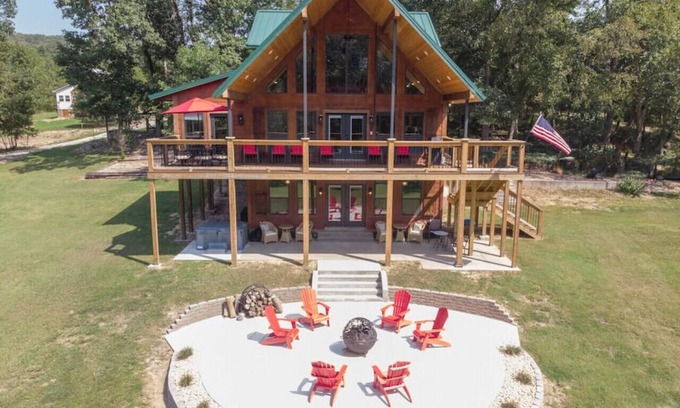 Eureka Springs House | White River Access! Wifi! Privacy!