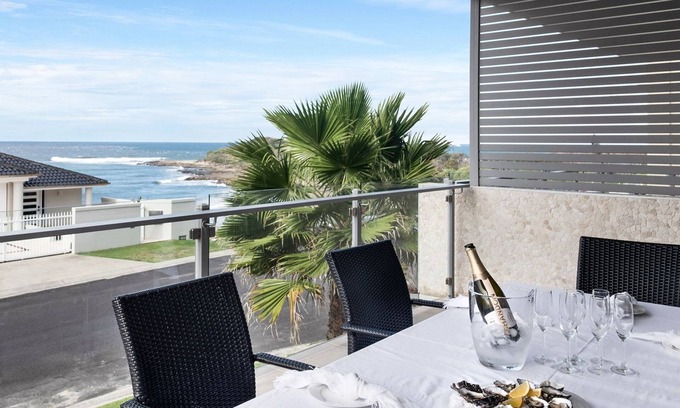 Yamba Apartment | White Sails 1 | Overlooking Convent Beach