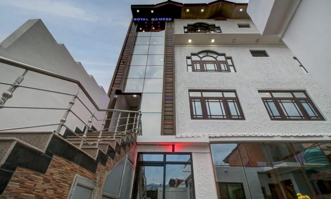 Dal Lake Hotel | White villa by hameed
