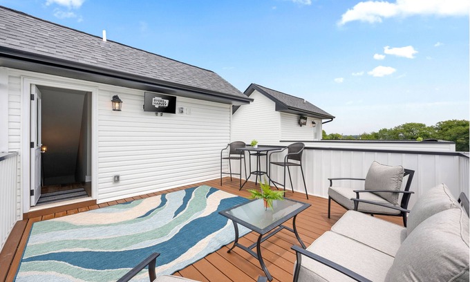 Clarksville House | Whole Home 1012 & 1014 Franklin