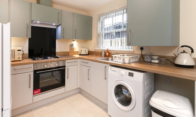 Worksop House | Wifi*Smart*Ensuit*Parking*Gated*
