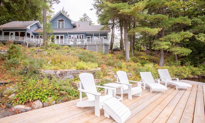 Muskoka Lakes House | Wildflower Cottage a Fantastic boat access family cottage with a spectacular 500