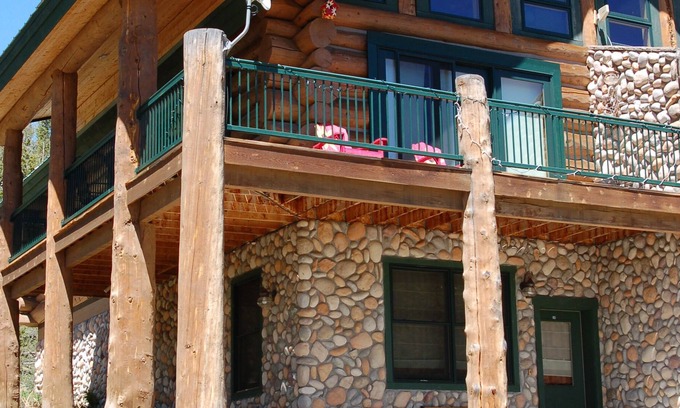Pinedale Cabin | Wind River Mtns - Luxury Log Cabins at White Pine Ski Resort