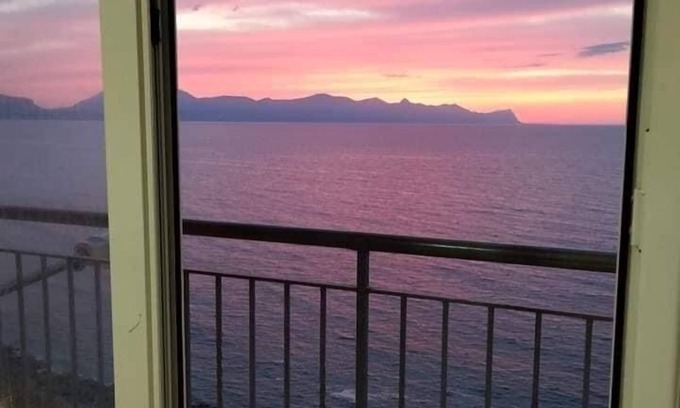 Balestrate Apartment | Window to the Sea by Alexander 2p